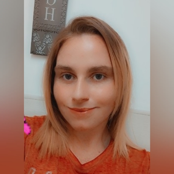 Meet your Posher, Mariah - Picture 2 of 2